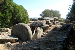 Tomba-dei-Giganti-Su-Monte-e-SAbe-Olbia-Sardegna-4