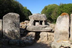 Tomba-dei-Giganti-Su-Monte-e-SAbe-Olbia-Sardegna