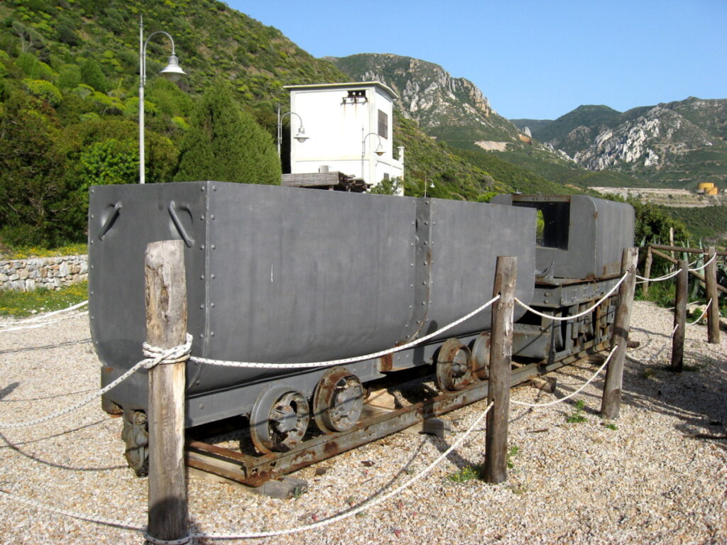 Carrelli-miniera-Porto-Flavia-Masua-Iglesias-Sardegna